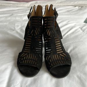 Women’s size 8 black heels
